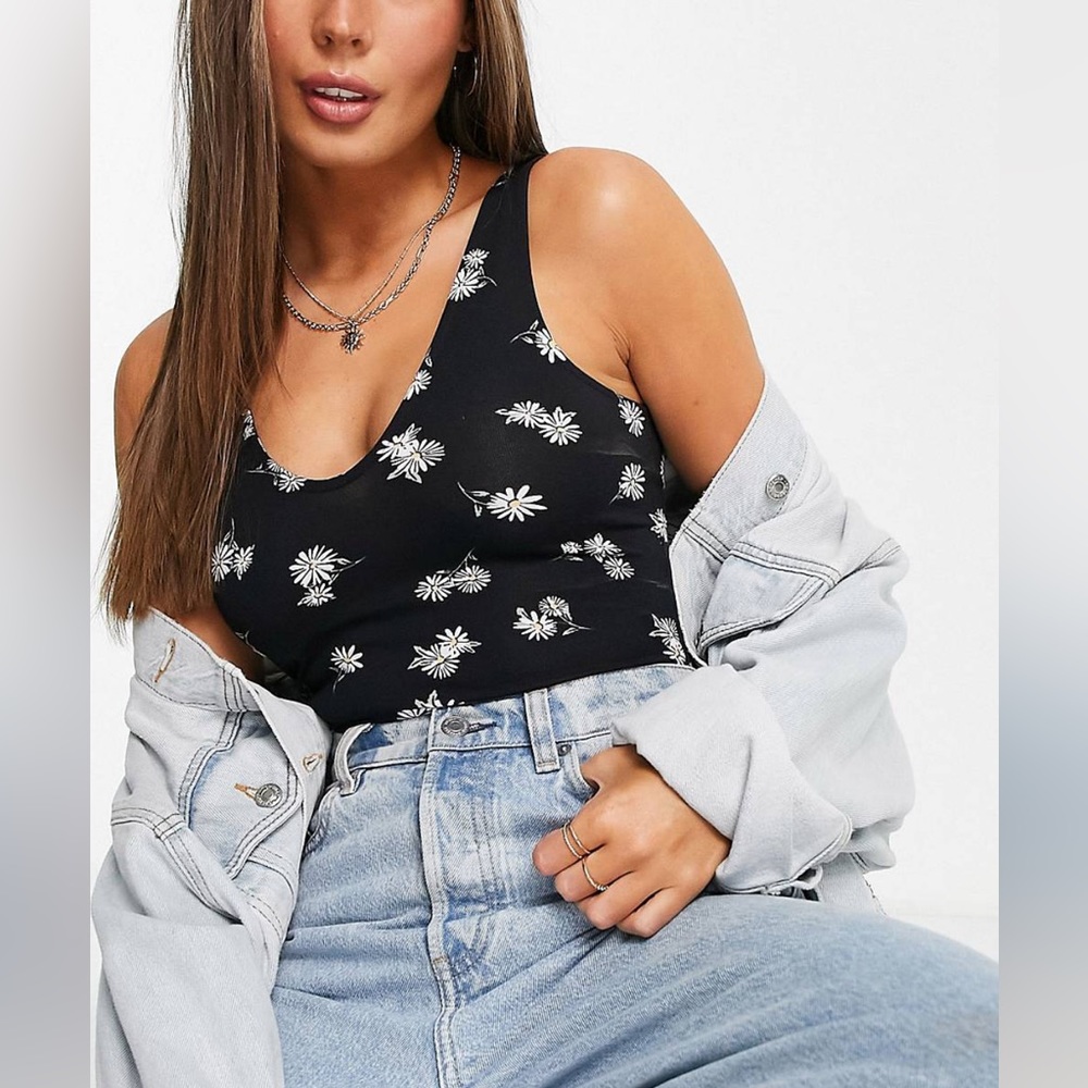 Miss Selfridge daisy print sleeveless voop neck bodysuit